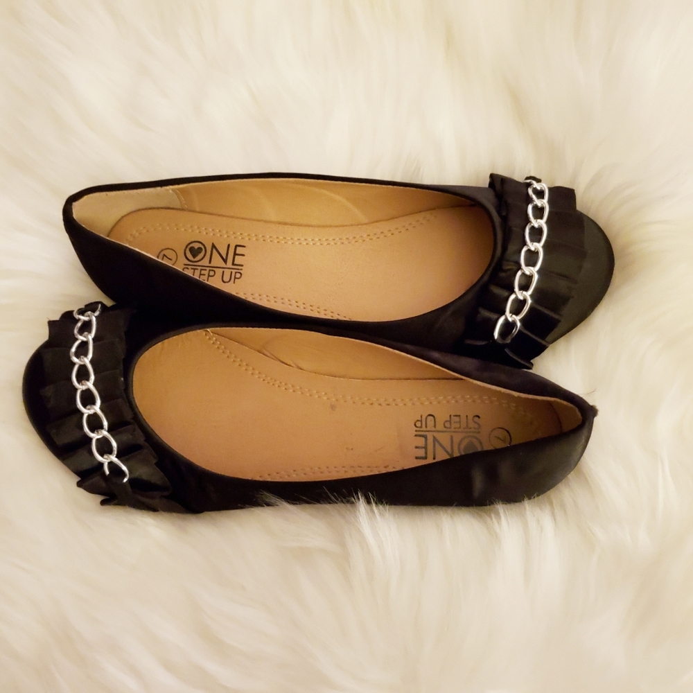 One Step Up Cute Black Flats, Size 7 New - Picture 2 of 4